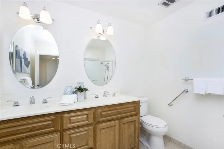 upstairs hall bath with tub