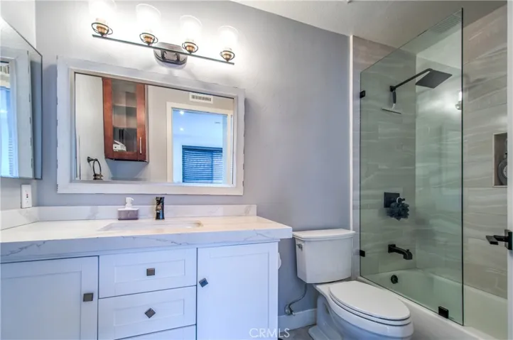 Ensuite bathroom to secondary bedrioom