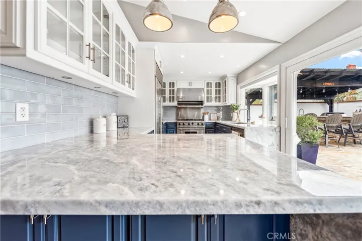 Gorgeous marble counters
