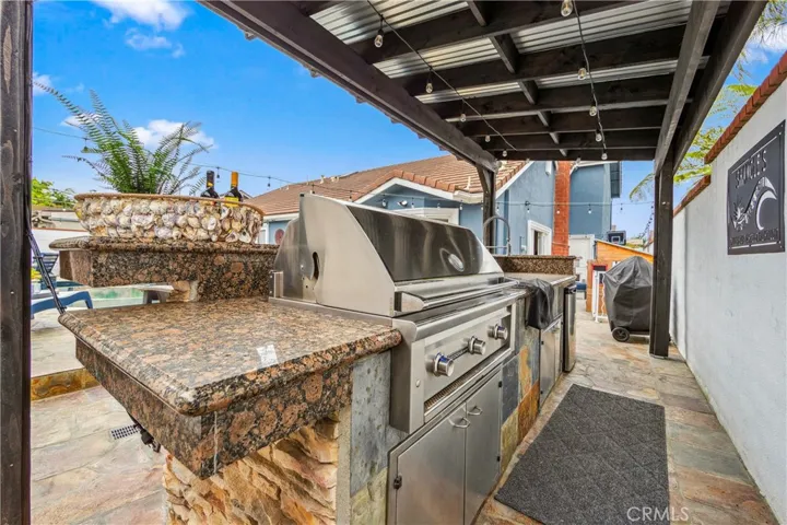 Outdoor kitchen