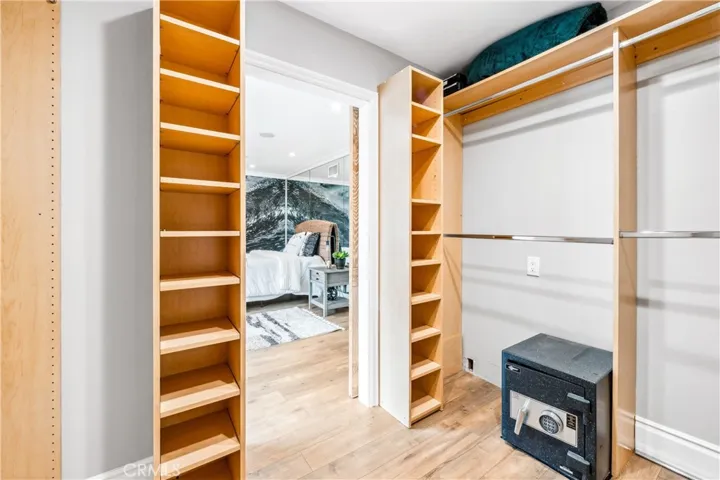 Walk-in closet