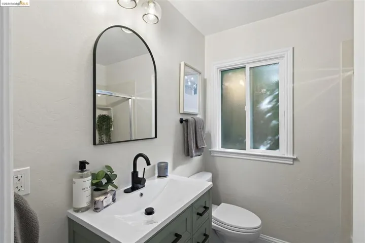 5434 Burlingame Ave, Richmond, California 94804