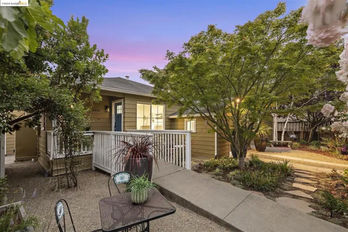 5434 Burlingame Ave, Richmond, California 94804