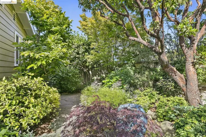 5434 Burlingame Ave, Richmond, California 94804