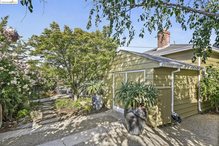 5434 Burlingame Ave, Richmond, California 94804