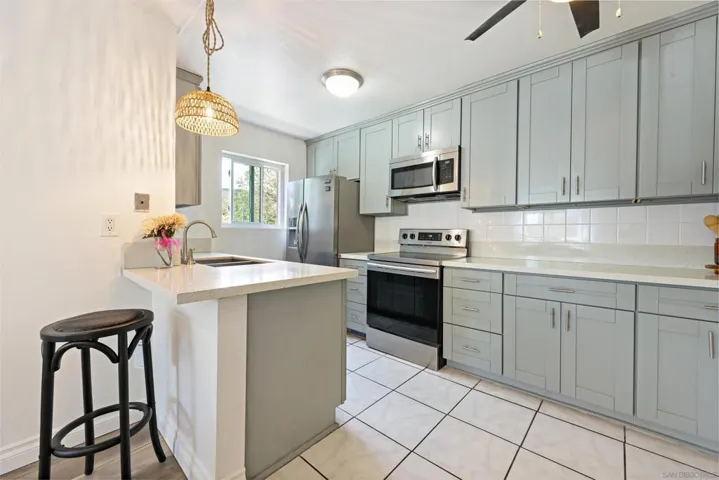 6672 University, San Diego, California 92115