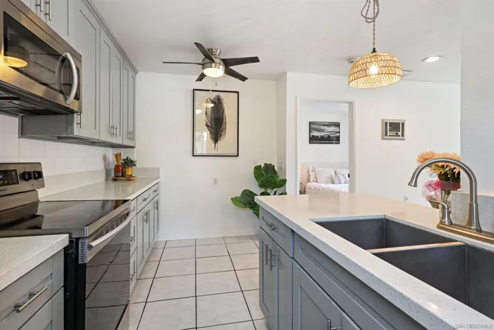 6672 University, San Diego, California 92115