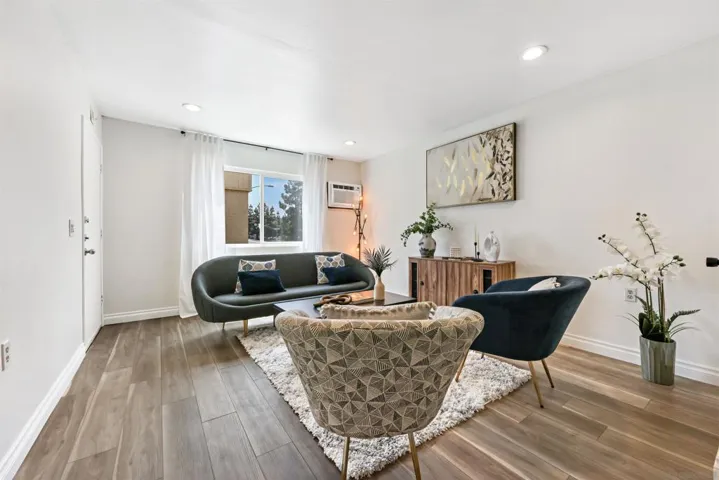 6672 University, San Diego, California 92115