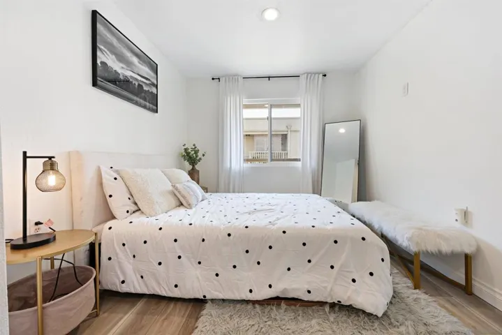 6672 University, San Diego, California 92115
