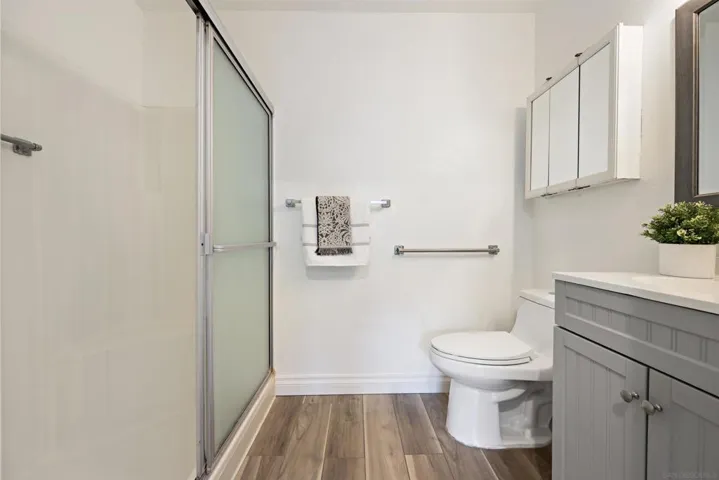 6672 University, San Diego, California 92115
