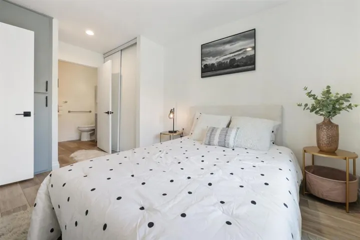 6672 University, San Diego, California 92115