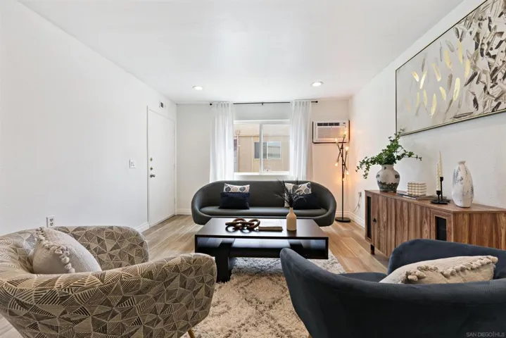 6672 University, San Diego, California 92115