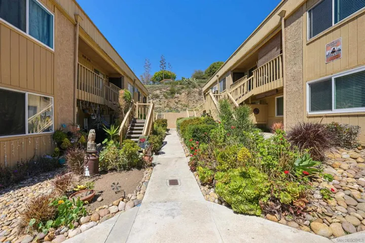 6672 University, San Diego, California 92115