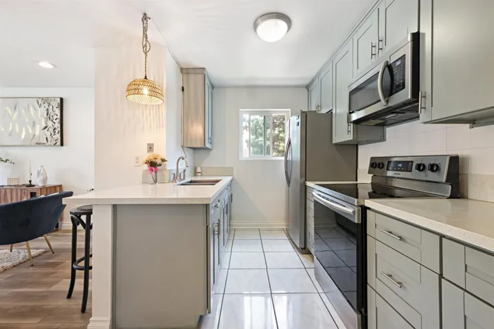 6672 University, San Diego, California 92115