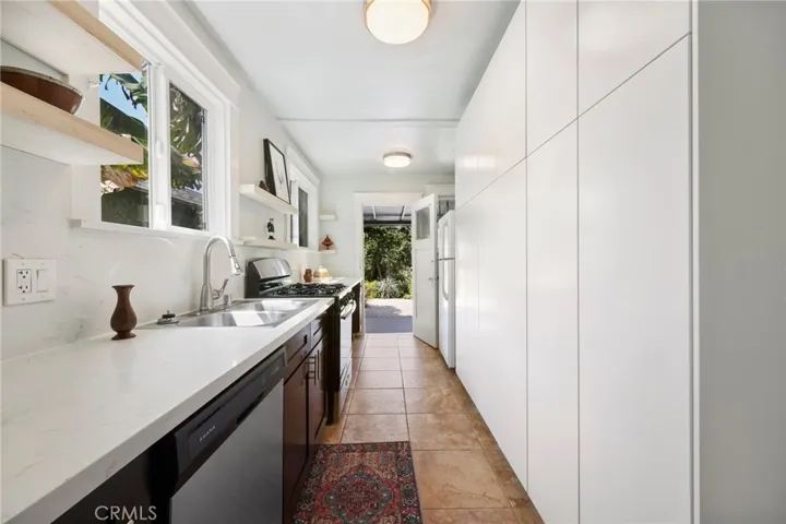 35 East 53rd Street, Long Beach, California 90805