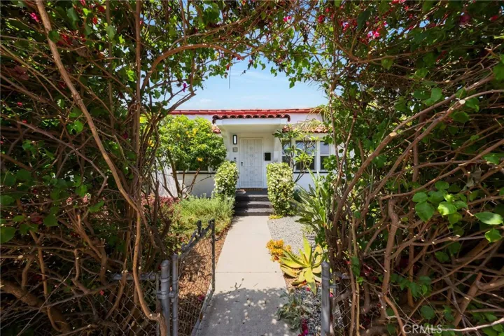 35 East 53rd Street, Long Beach, California 90805