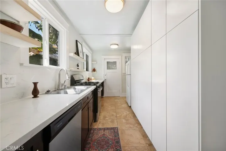 35 East 53rd Street, Long Beach, California 90805