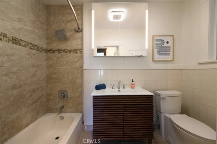 35 East 53rd Street, Long Beach, California 90805