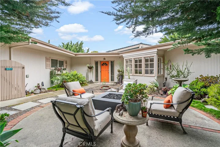 Private front yard patio