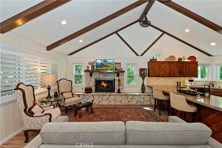 1274 Yukon Drive, Lake Arrowhead, California 92352