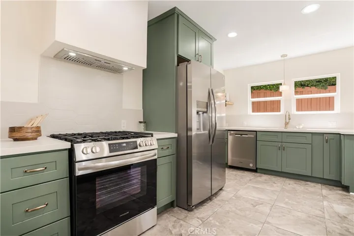 Brand new stainless steel appliances including an externally vented hood