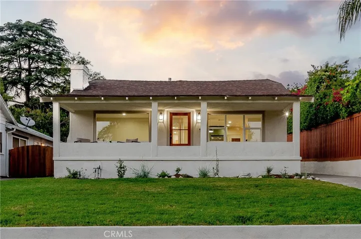 Twilight photo of the front of La Casa Mariposa