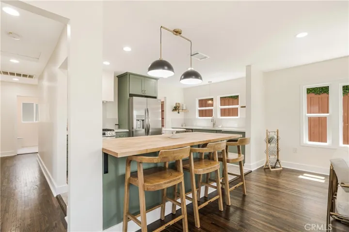 Kitchen area and breakfast bar