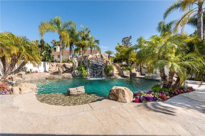Magnificent Rock Pool, Spa, Water slide and Water Fall