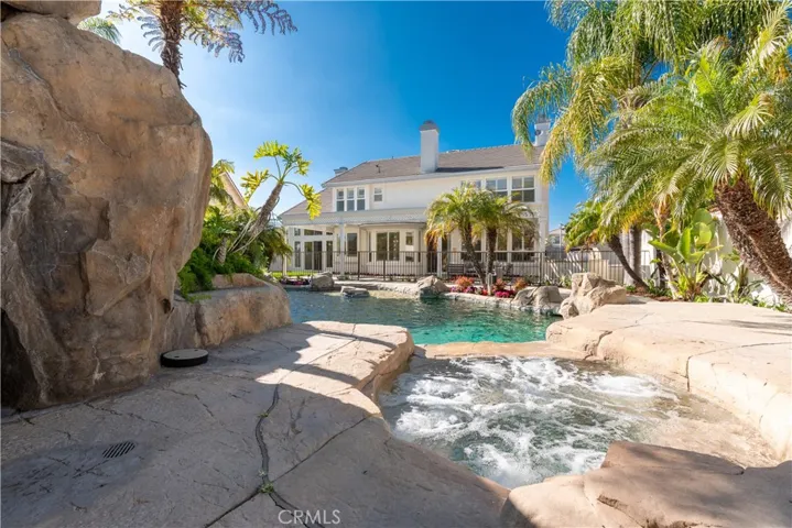 Entertainment Delight Back Yard