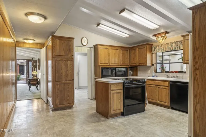 18-web-or-mls-UpmarketMedia-1220JOhn83-8