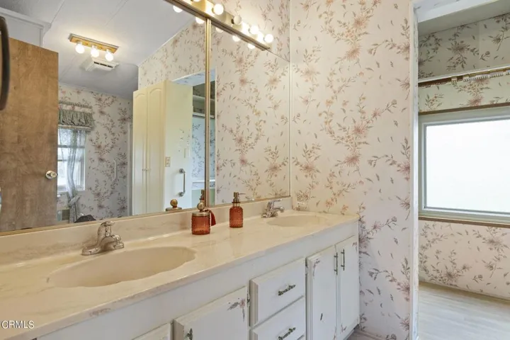 29-web-or-mls-UpmarketMedia-1220JOhn83-2