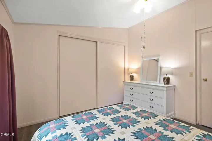 24-web-or-mls-UpmarketMedia-1220JOhn83-9