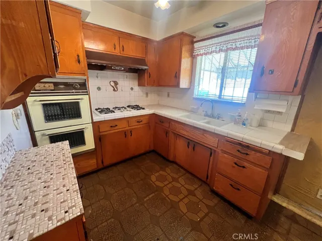 10105 Hildreth Avenue, South Gate, California 90280