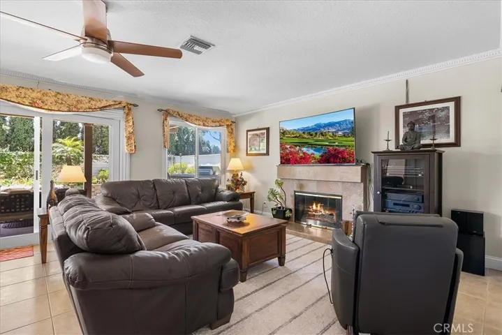 Family room 1