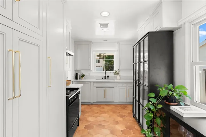 22277 Avenue San Luis, Woodland Hills, California 91364