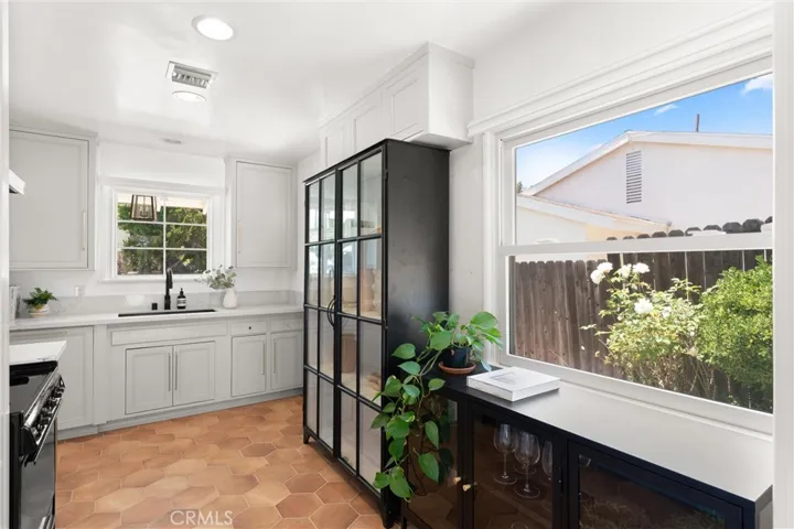 22277 Avenue San Luis, Woodland Hills, California 91364