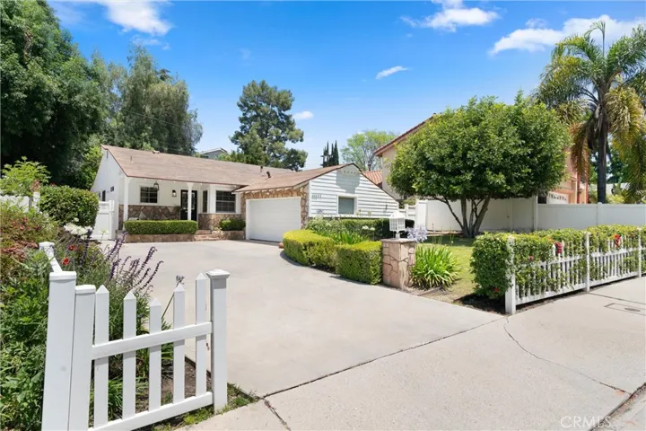 22277 Avenue San Luis, Woodland Hills, California 91364
