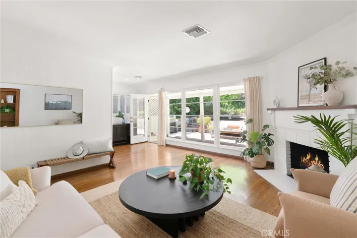 22277 Avenue San Luis, Woodland Hills, California 91364