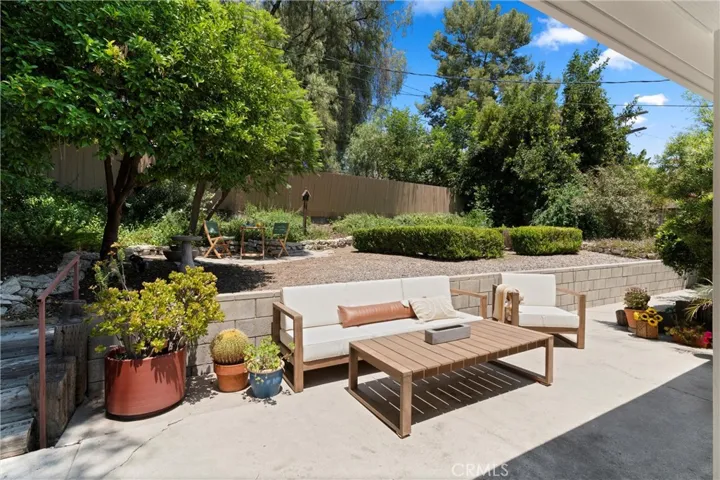 22277 Avenue San Luis, Woodland Hills, California 91364