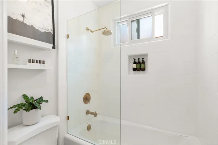 22277 Avenue San Luis, Woodland Hills, California 91364