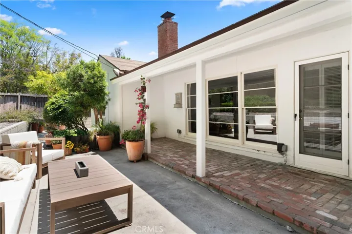 22277 Avenue San Luis, Woodland Hills, California 91364