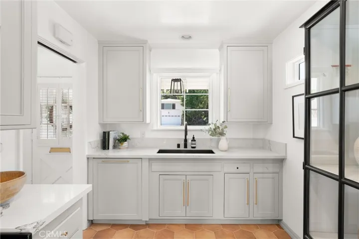 22277 Avenue San Luis, Woodland Hills, California 91364