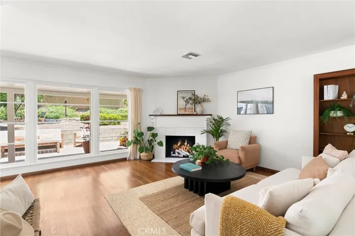 22277 Avenue San Luis, Woodland Hills, California 91364