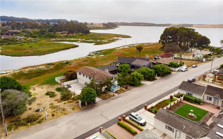 Looking out the Mitchell Peninsula toward the sandspit...385 is center...