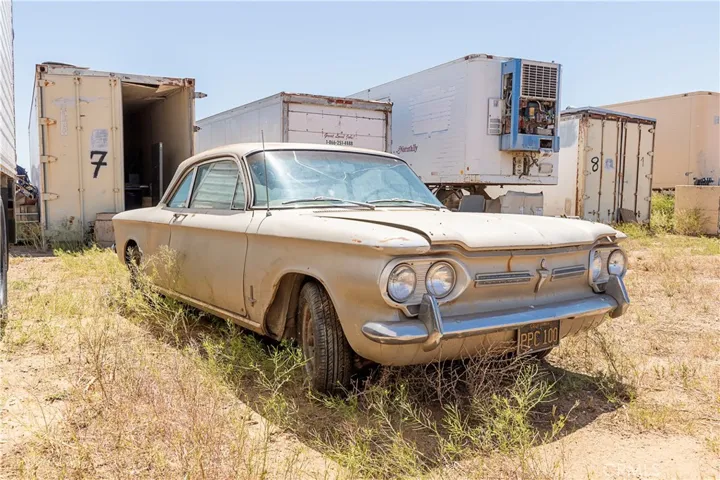 Containers/Trucks/ Old Mercedes