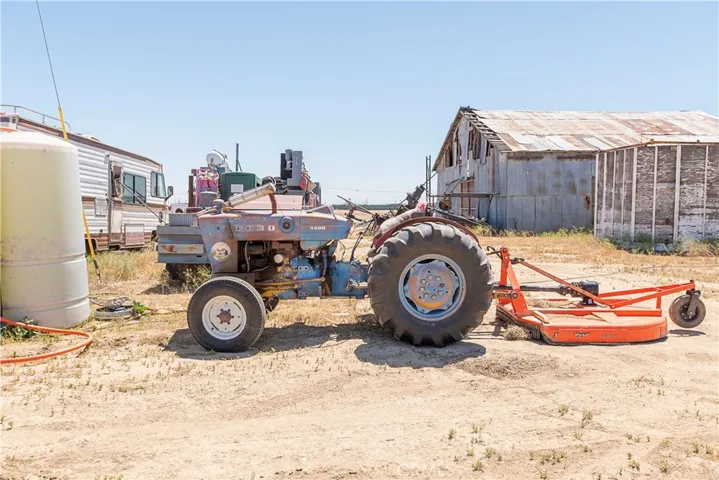 Water tank/ Tractor / old barn