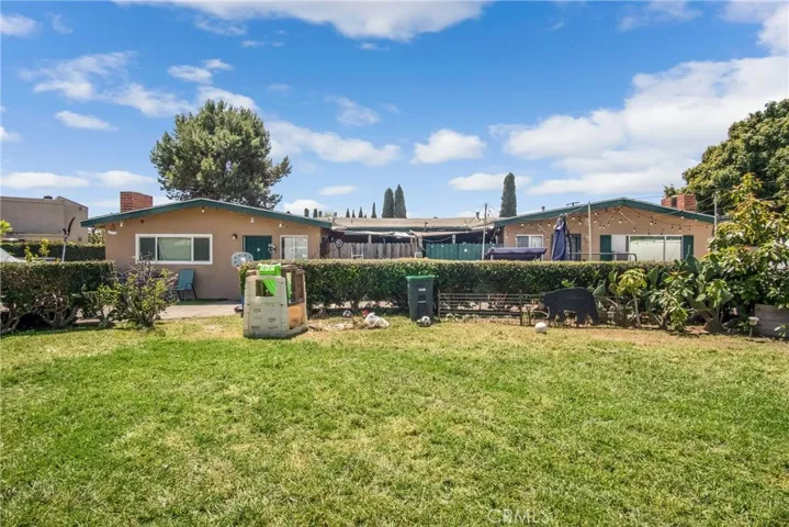 617 Victoria Street, Costa Mesa, California 92627