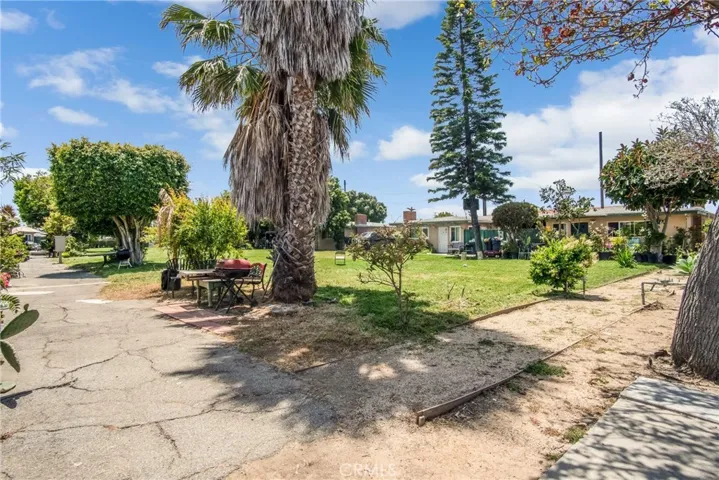 617 Victoria Street, Costa Mesa, California 92627