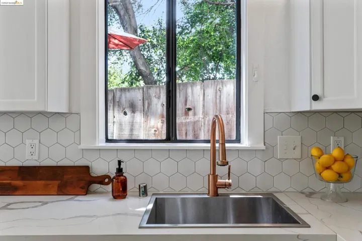 469 Jean C, Oakland, California 94610