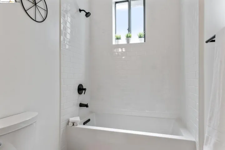 469 Jean C, Oakland, California 94610
